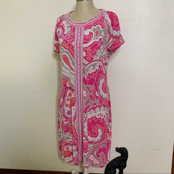 Madison Dresses & Skirts - Madison Vivid Retro Print Stretchy Shift Dress